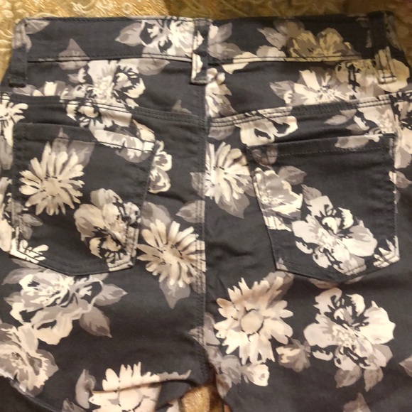 🦋3/$20 Old Navy size 12 floral jeggings - Picture 4 of 7
